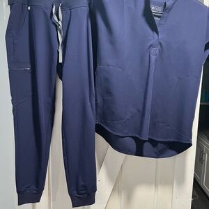 Figs Deep Blue Scrub Set, M scrub jogger pant, S shirt